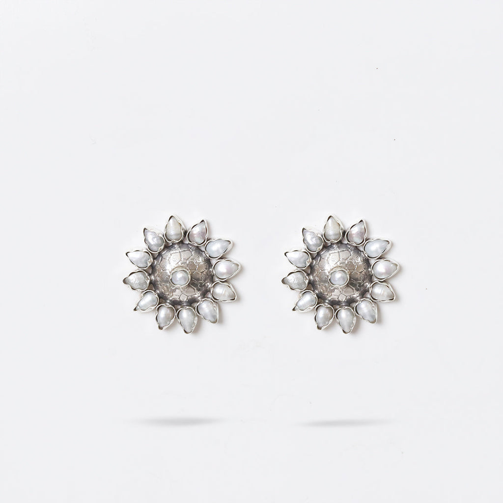 Round Pearl Studds