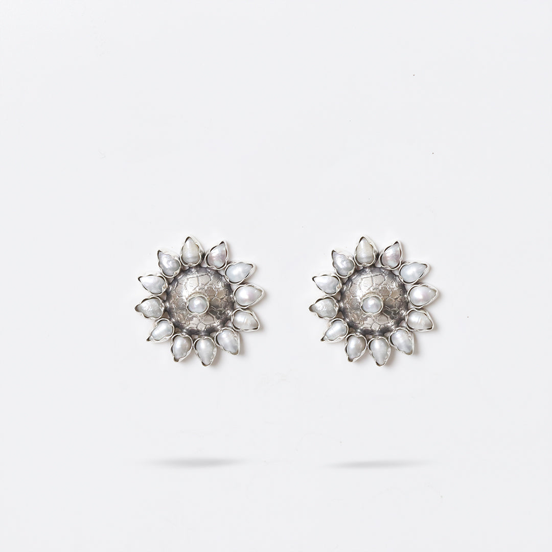 Round Pearl Studds