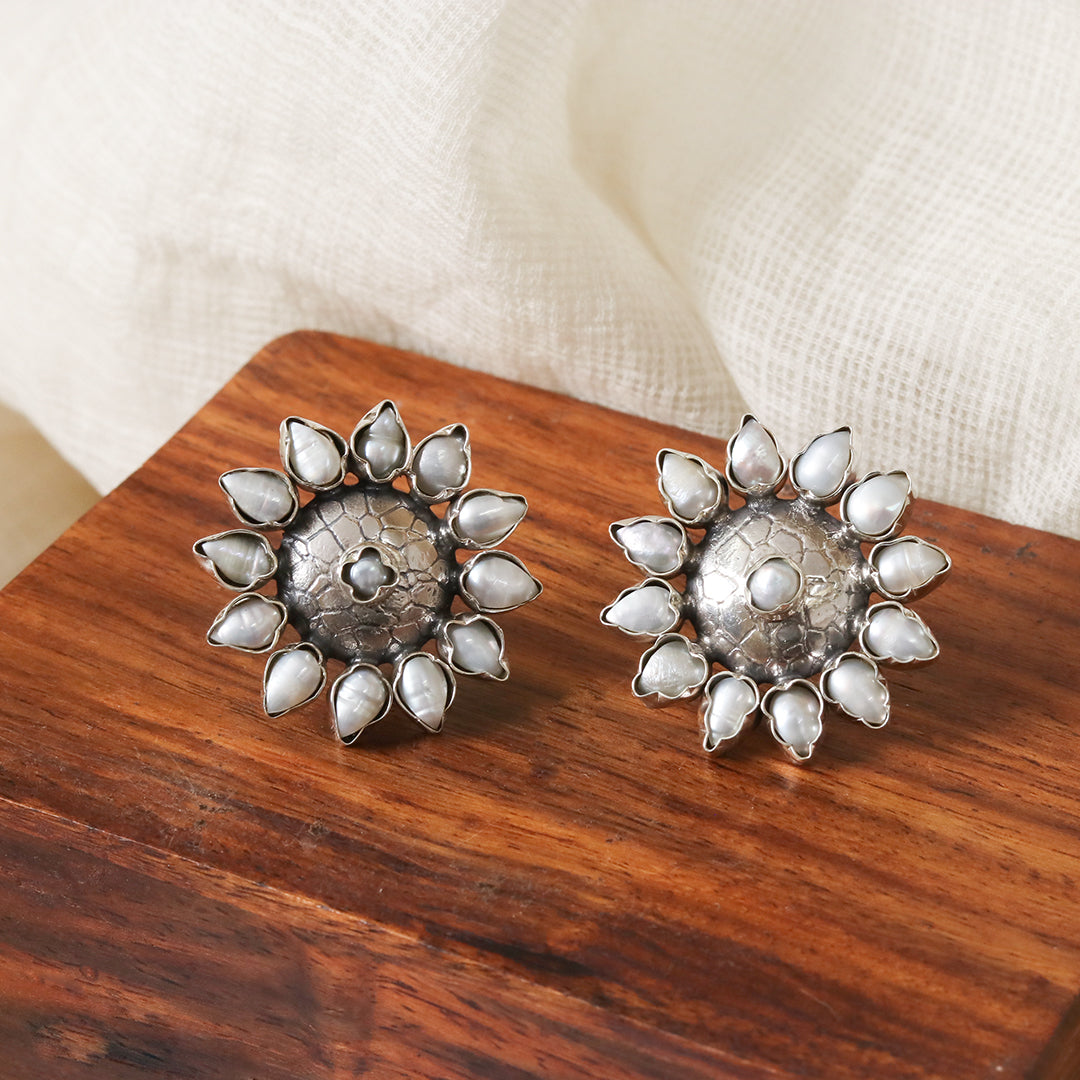 Round Pearl Studds