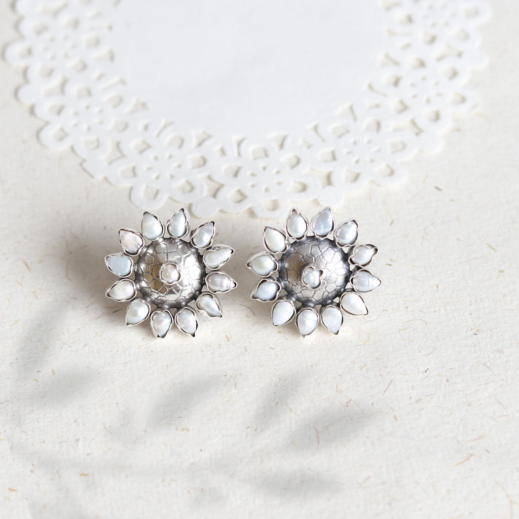 Round Pearl Studds