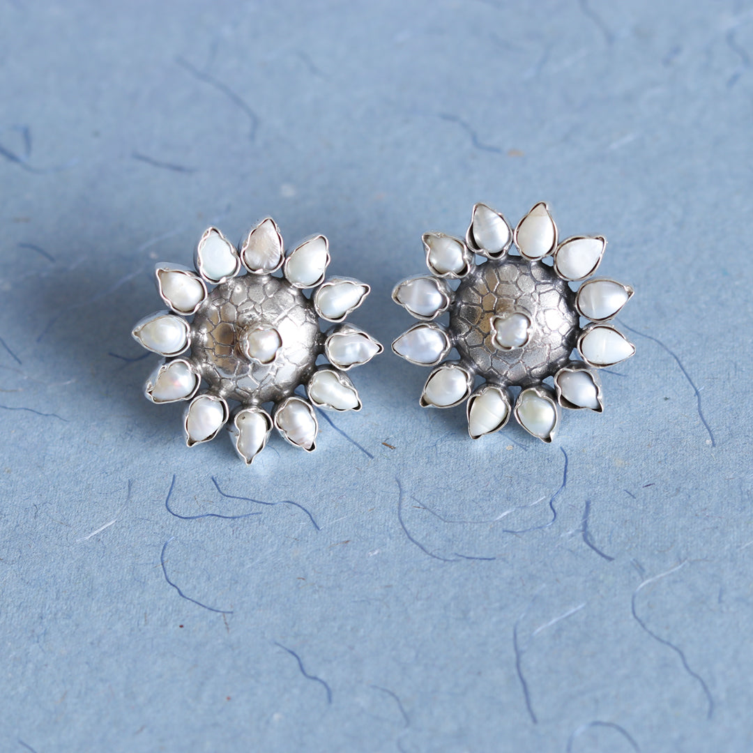 Round Pearl Studds