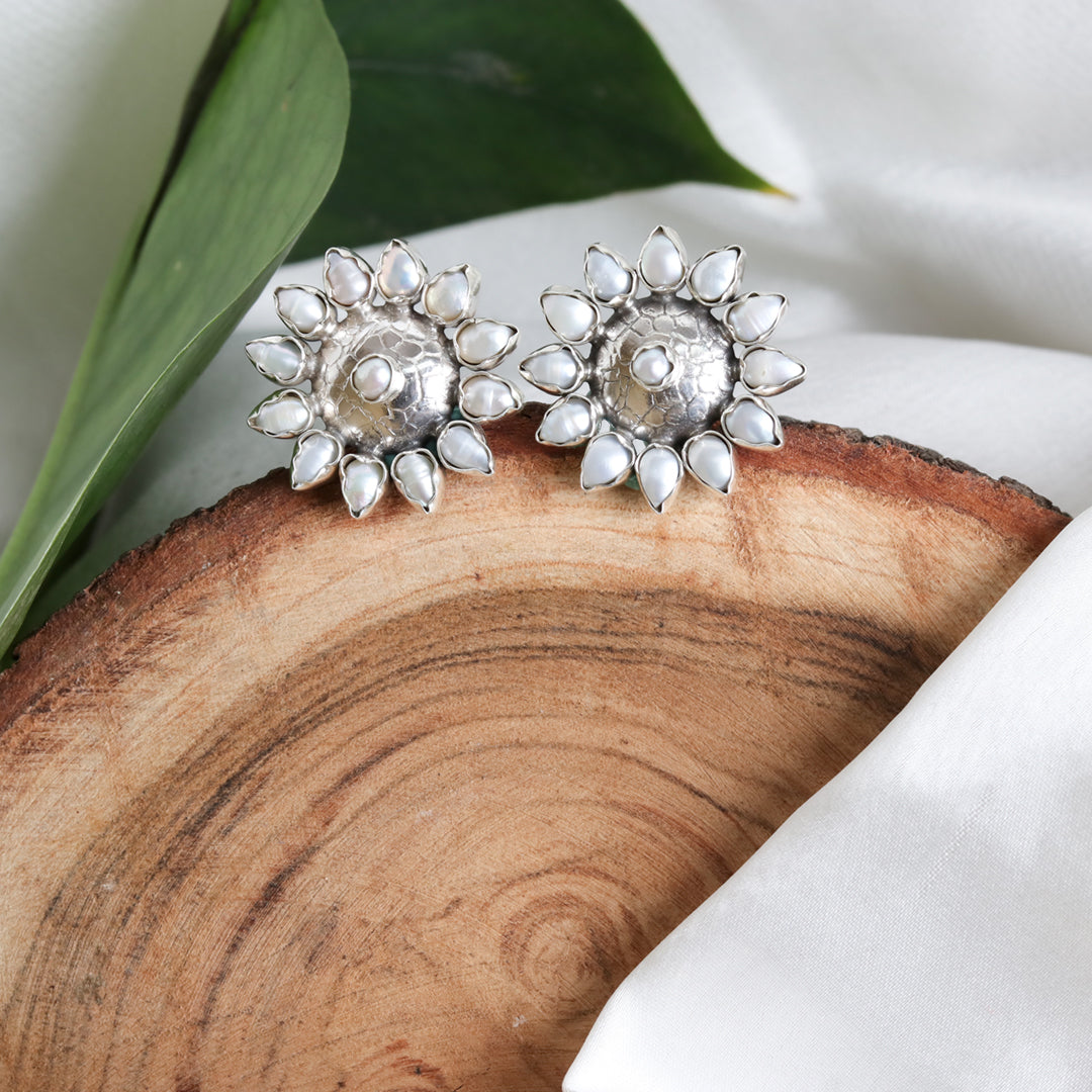 Round Pearl Studds